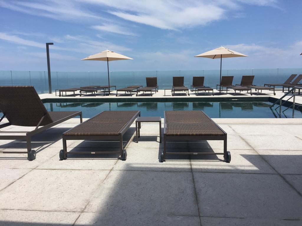 Windsor Marapendi Hotel Rio de Janeiro Exterior foto Rooftop pool at the Ritz-Carlton, San Francisco
